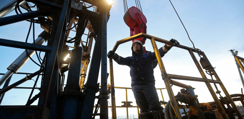 Το πετρέλαιο οδεύει προς δεύτερη εβδομαδιαία απώλεια λόγω ανησυχιών για υπερπροσφορά