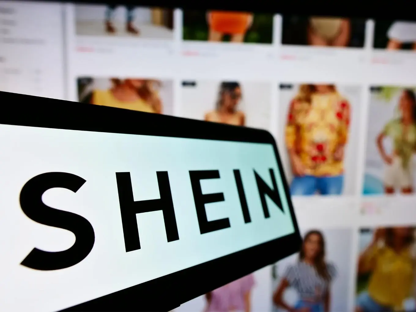 Η Shein αφήνει ΗΠΑ και Κίνα να «τσακώνονται» και στρέφεται περαιτέρω στην Ινδία