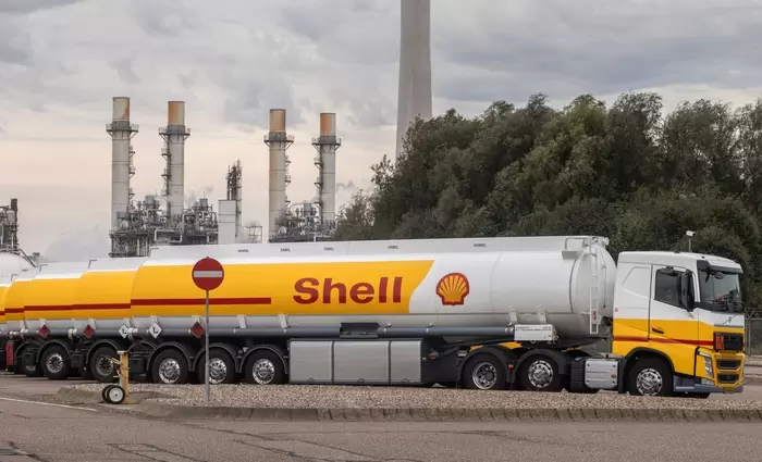 Μega deal στον ορίζοντα: H Shell εξετάζει εξαγορά της BP καθώς οι τιμές του πετρελαίου βυθίζονται