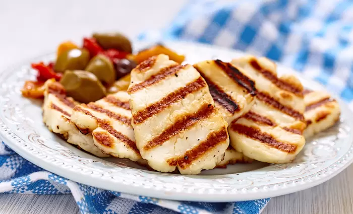 Νέες μάχες για το χαλούμι σε Λονδίνο και Βρυξέλλες