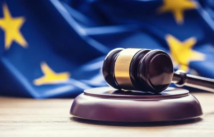 Η Κομισιόν στέλνει την Κύπρο στο δικαστήριο και προειδοποιεί