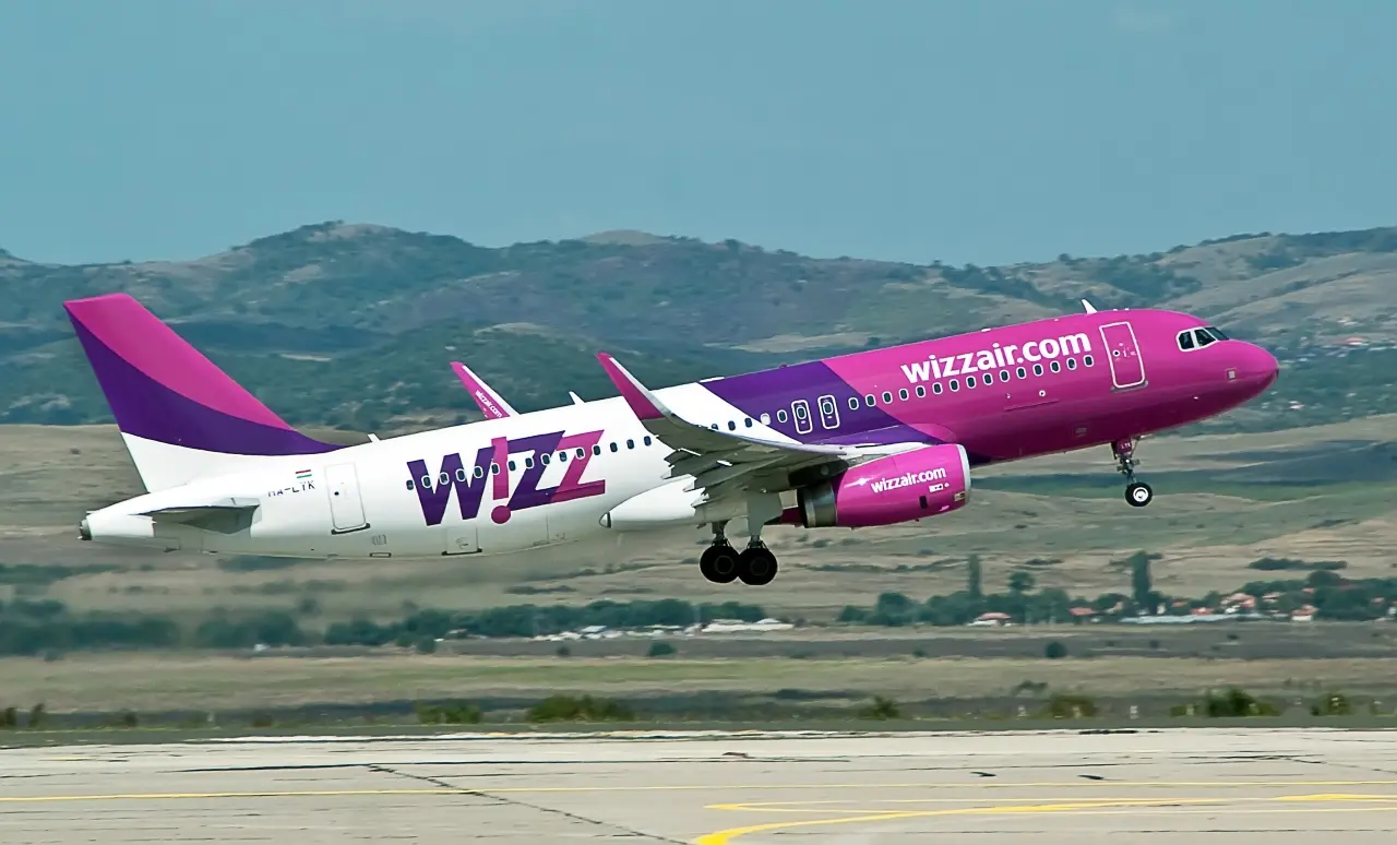 Wizz Air: Ακυρώνει πτήσεις – Μειώσεις στη χωρητικότητά της