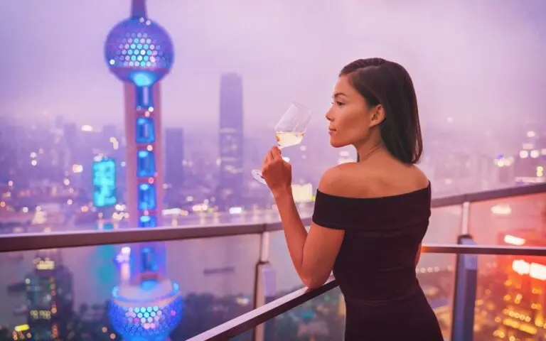 «Εκρηξη» βαθύπλουτων σε ΗΠΑ και Κίνα – Μένει πίσω η Ευρώπη