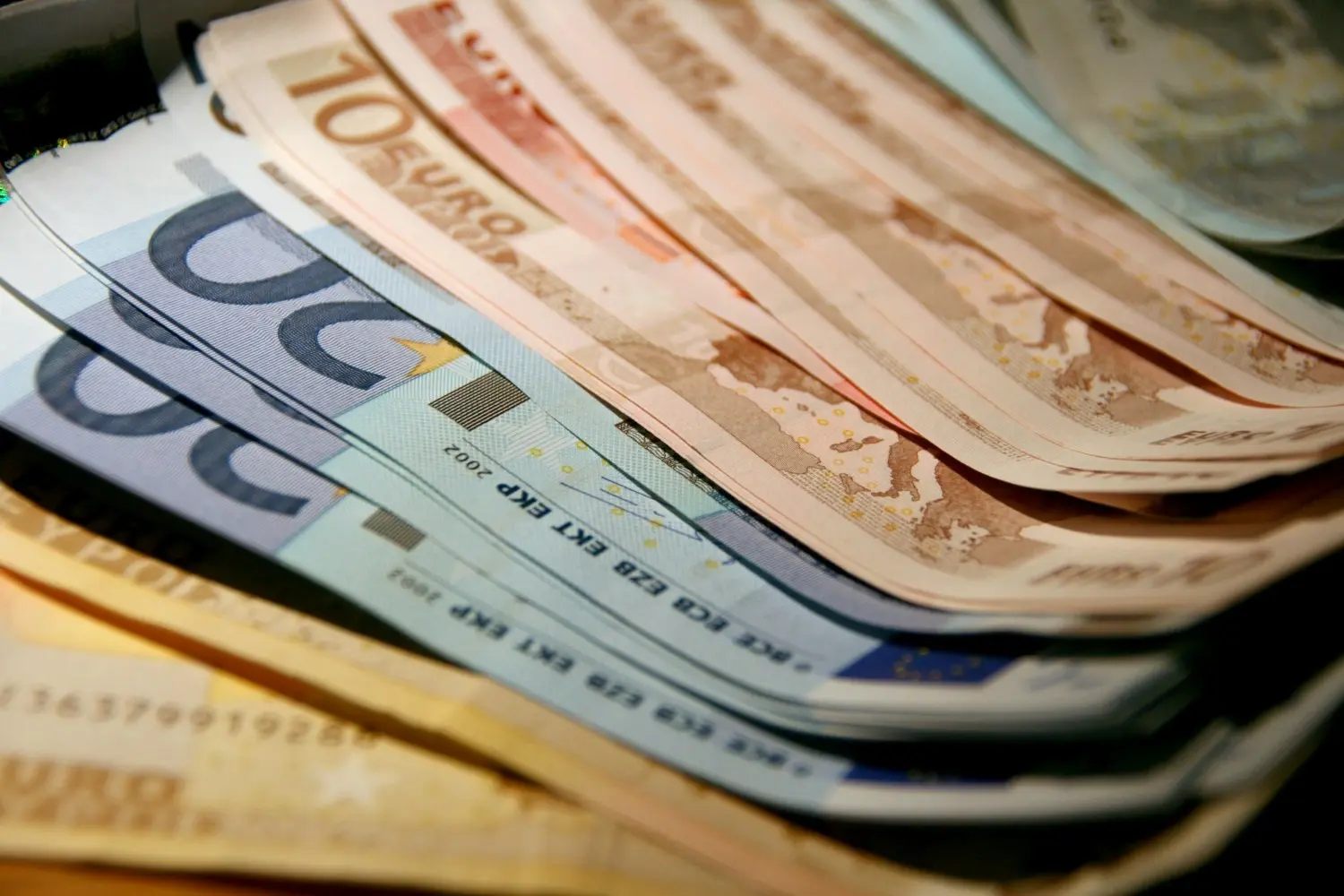 Στην Επ. Οικονομικών οι συντάξεις αξιωματούχων 