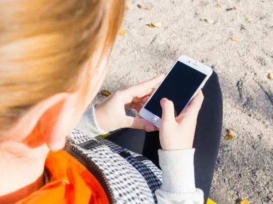 Ποια είναι η σωστή ηλικία για να δώσετε smartphone στο παιδί σας