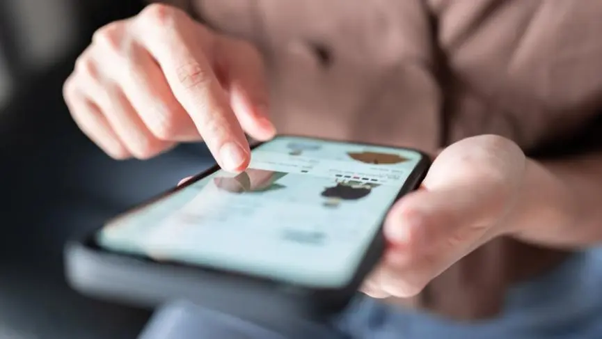 Smartphones: Πλήγμα στις πωλήσεις από τον «ανεμοστρόβιλο αβεβαιότητας» των δασμών