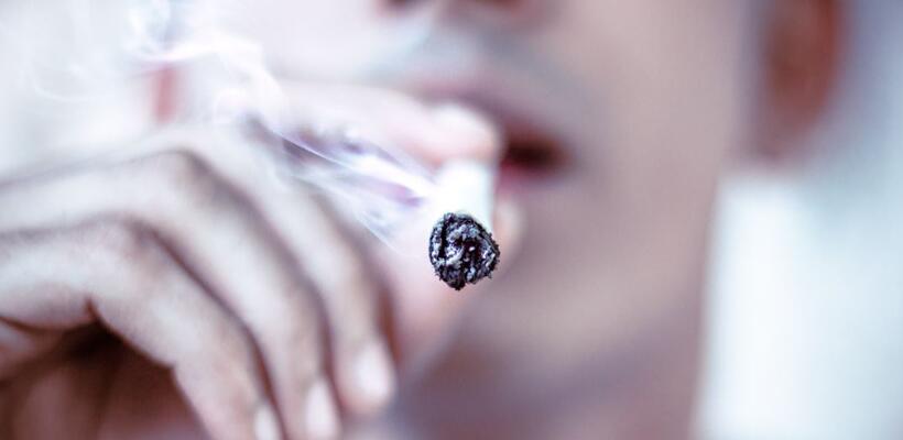 Financial Times: Οι καπνιστές κινδυνεύουν να μείνουν χωρίς δουλειά