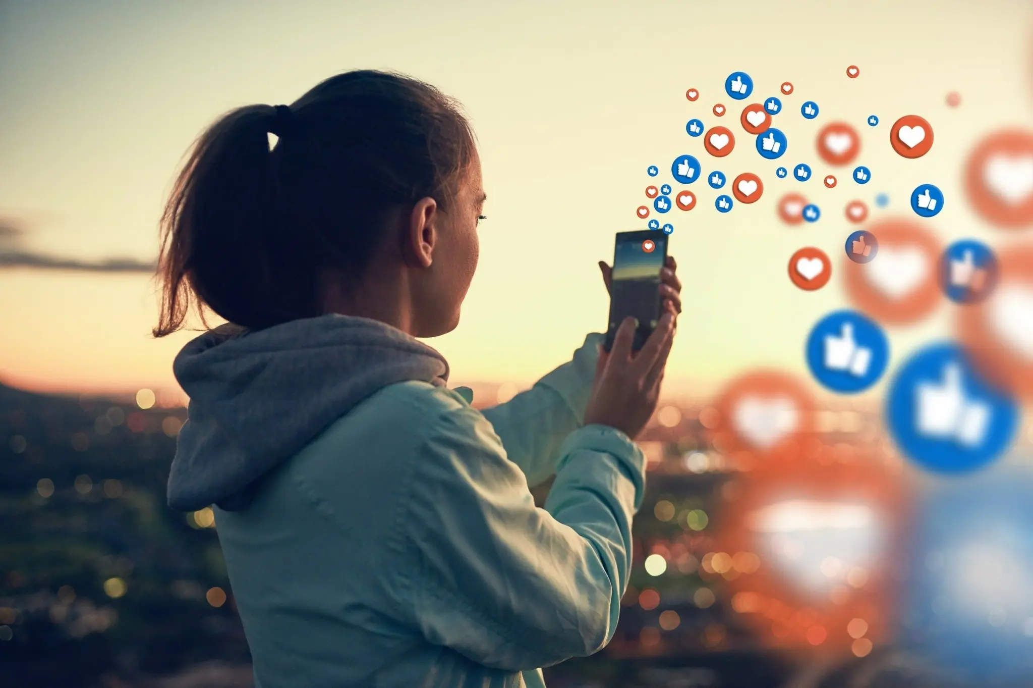 Στο εδώλιο οι γίγαντες των social media – Καταθέσεις ειδικών «καίνε» τις πλατφόρμες