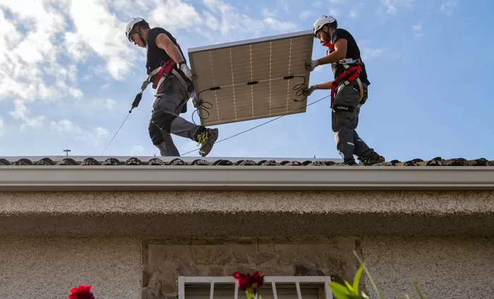 Ισπανία: Μπλακ άουτ και στα σπίτια με φωτοβολταϊκά — Τι πήγε στραβά
