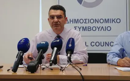 Ανάκαμψη οικονομίας μόνο με εμβόλιο και τουρισμό