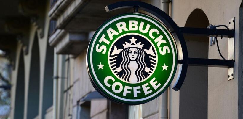 Απολύσεις και ανακατατάξεις στα Starbucks