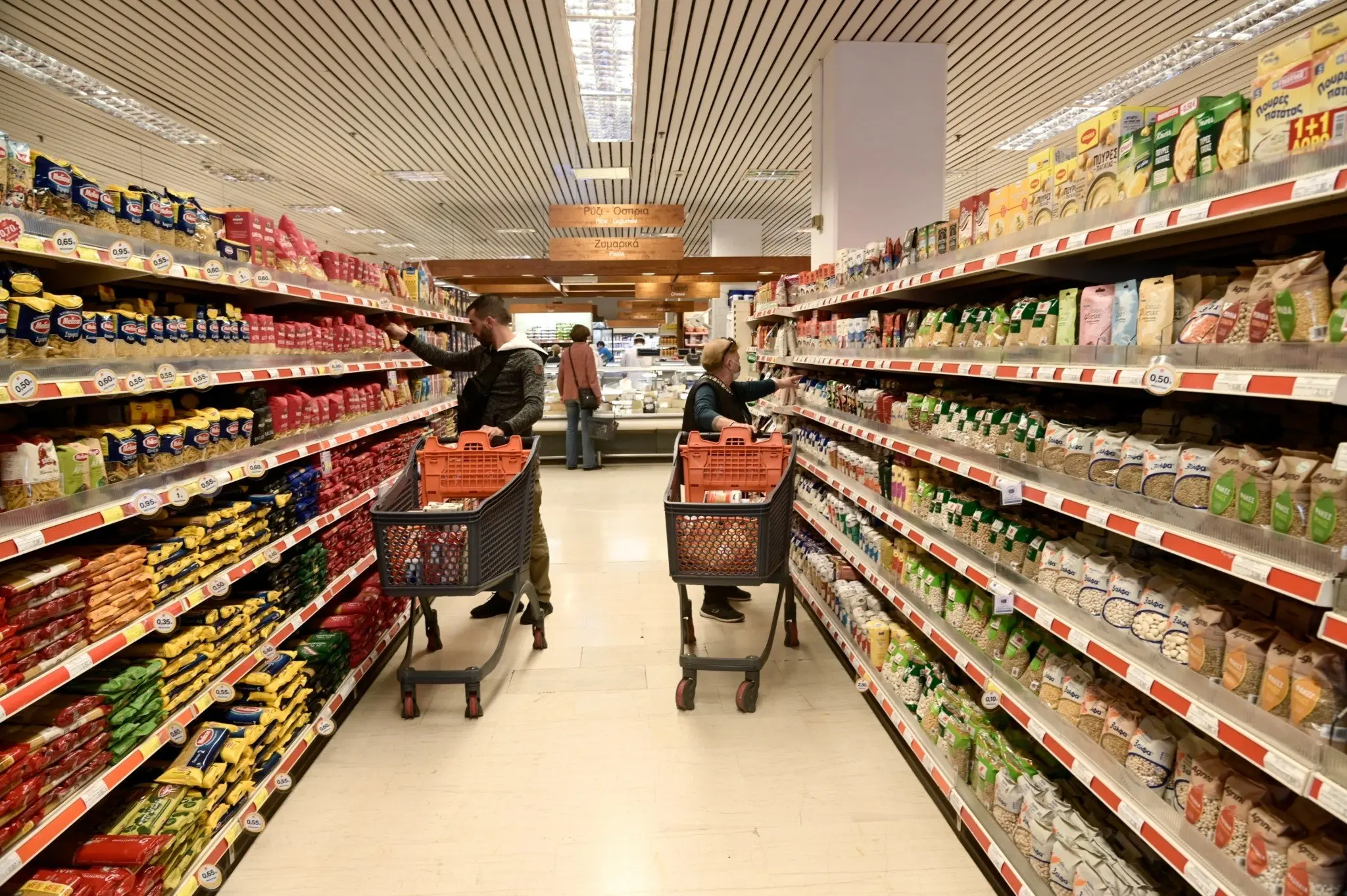 Μειώσεις έως 15% σε βασικά προϊόντα από 1η Μαρτίου στην Ελλάδα