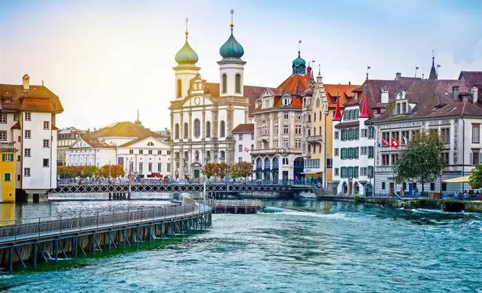 Ελβετία: Προσφέρει υποτροφίες για μεταπτυχιακές, διδακτορικές και μεταδιδακτορικές σπουδές