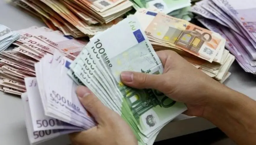 Πολλαπλές συντάξεις: Υπέγραψε έναν, ανέπεμψε 6 νόμους ο ΠτΔ