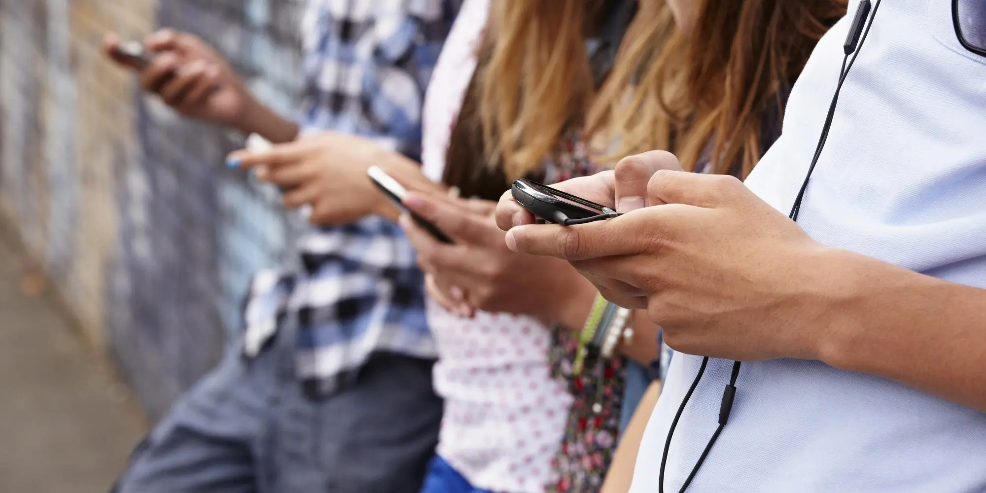 Έρευνα: Τελικά τα social media επηρεάζουν την ευτυχία των νέων;