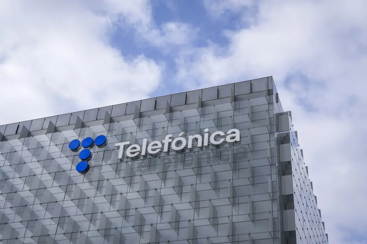 Η Telefónica θα απολύσει πάνω από 3.400 εργαζομένους της στην Ισπανία