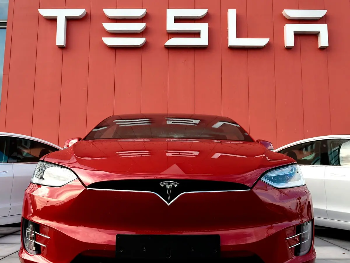 Tesla: Πωλήσεις πέρα από κάθε προσδοκία - 241.000 οχήματα στο τρίμηνο