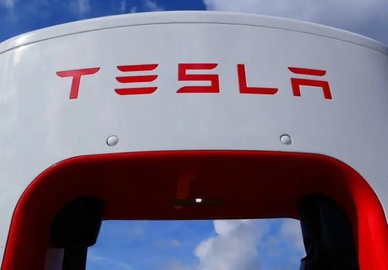 Tesla: Η μετοχή «βυθίζεται» αμέσως μετά την αποκάλυψη του Cybercab