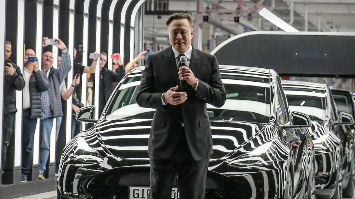 Tesla: O Μασκ προειδοποιεί για «δύσκολα τρίμηνα» μετά την ακύρωση των κινήτρων EV από τον Τραμπ