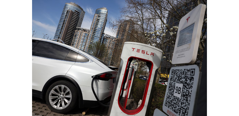 Φρένο στις πωλήσεις Tesla παρά την ευφορία Μασκ για την αυτόνομη οδήγηση