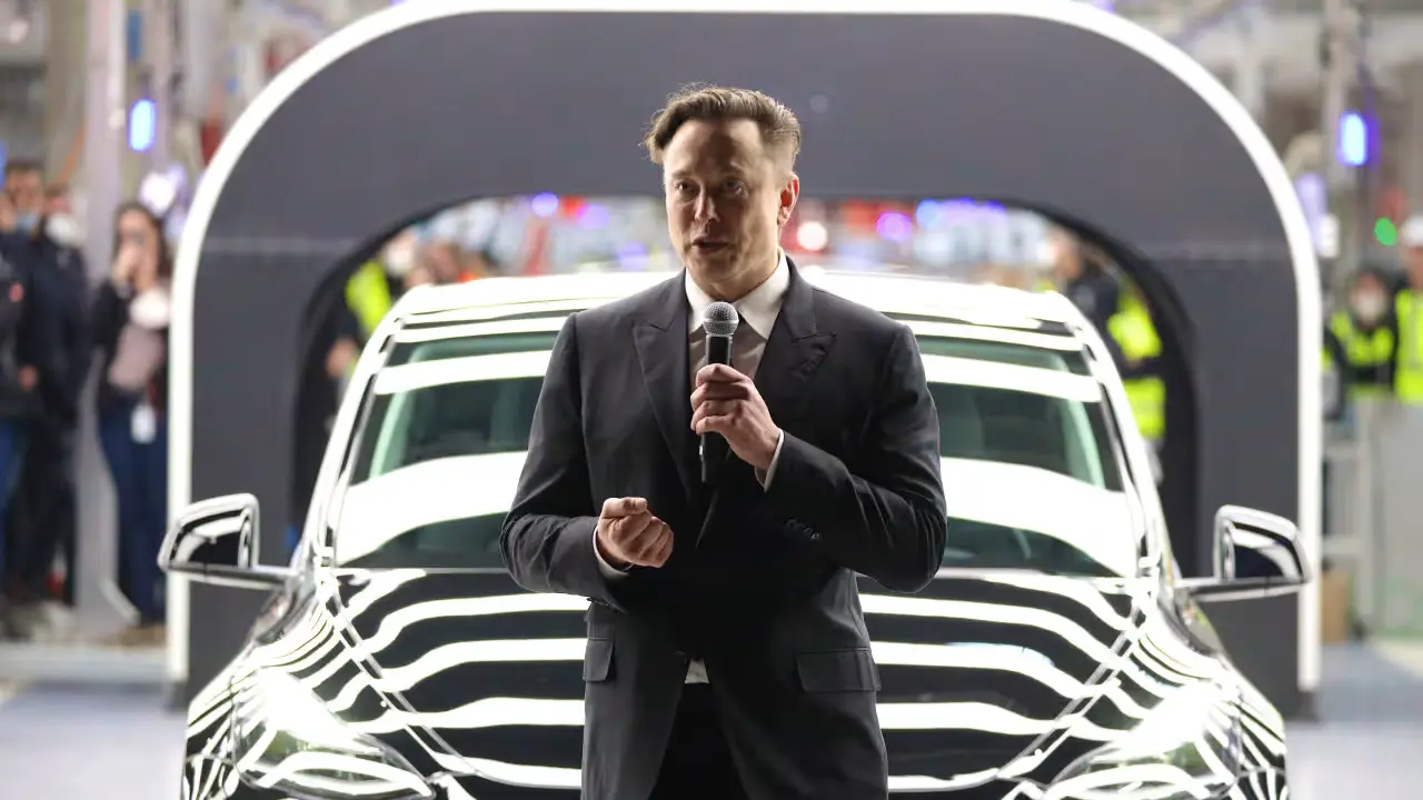 Ο Έλον Μασκ αγόρασε 2,57 εκατ. μετοχές της Tesla – Άνοδος σχεδόν 5% για τον τίτλο