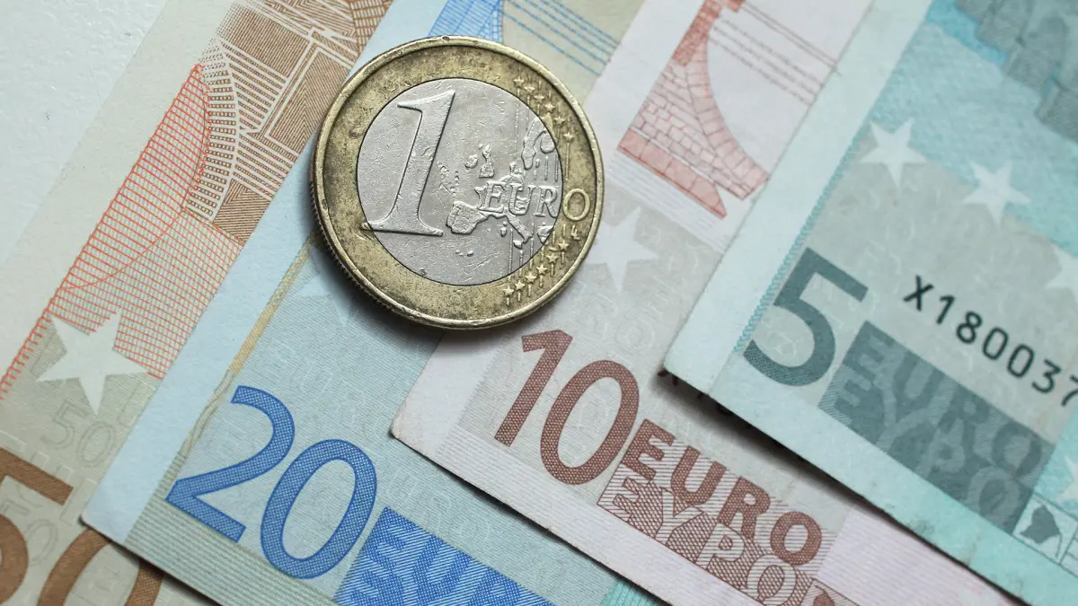 Το ευρώ υποχωρεί 0,09%