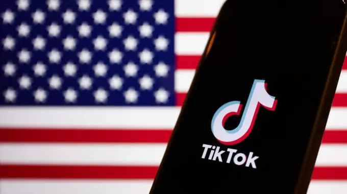 Οι τέσσερις «μνηστήρες» του TikTok και η προθεσμία της ByteDance – Συμφωνία σύντομα βλέπει ο Τραμπ