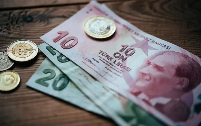 Κατρακύλα για την τουρκική λίρα – Το μεγαλύτερο πτωτικό σερί 24 ετών