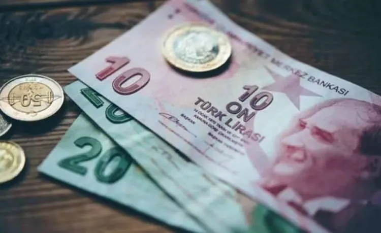 Στις 26,95 τουρκικές λίρες το ευρώ μετά την αύξηση των επιτοκίων στην Τουρκία