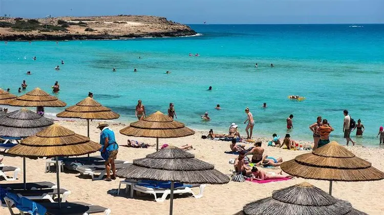 Ελαφρώς μειωμένες οι τουριστικές κρατήσεις φέτος σε σχέση με πέρσι