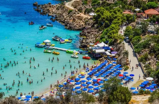 Στα €2,4 δισ. τα έσοδα από τον τουρισμό την περίοδο Ιανουαρίου-Νοεμβρίου