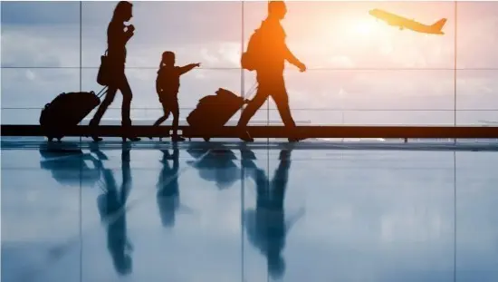 Ταξίδια: Τέλος το «revenge travel» – Προβλήματα για τις αεροπορικές από τους αυξημένους ναύλους