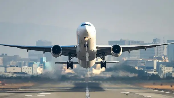 Αβεβαιότητα και για τις αεροπορικές εταιρείες: Οι επιπτώσεις των δασμών στα ταξίδια
