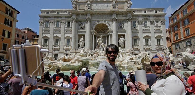 Υπερτουρισμός: Ο κόσμος πνίγεται από τουρίστες - Ποιος πρέπει να πληρώσει το τίμημα;