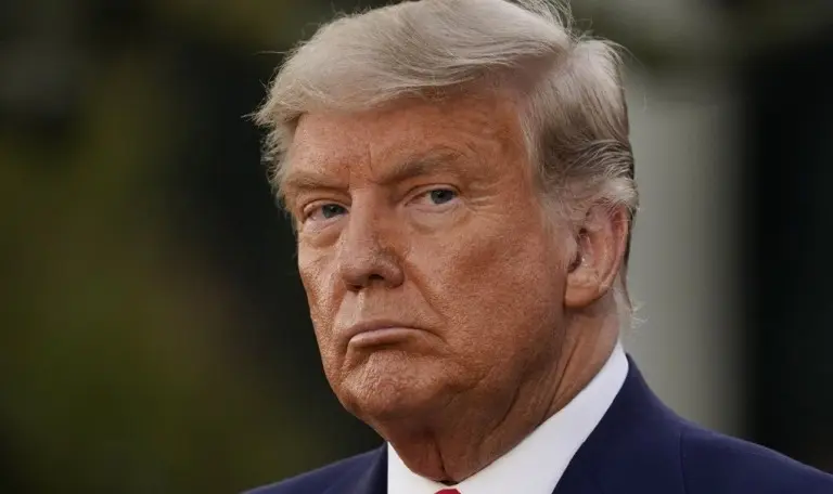 Ο Ντόναλντ Τραμπ επιστρέφει σε Facebook και Instagram