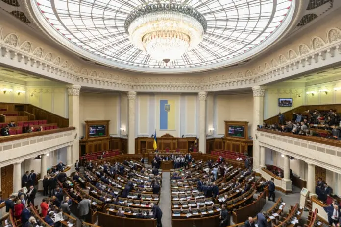 Η χώρα με τους περισσότερους «μεταπτυχιακούς» βουλευτές - Ποιος πρόεδρος σπάει την παράδοση
