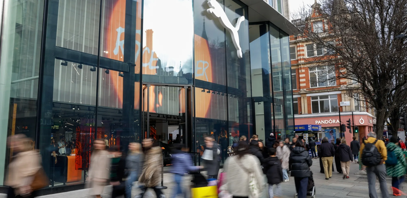 Βρετανία: Οι λιανικές πωλήσεις ξεκινούν το 2026 με τη μεγαλύτερη άνοδο 20 μηνών