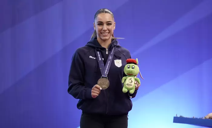 Το Κολλέγιο Επιχειρηματικών Σπουδών στηρίζει την καρατέκα Ειρήνη Κοντού