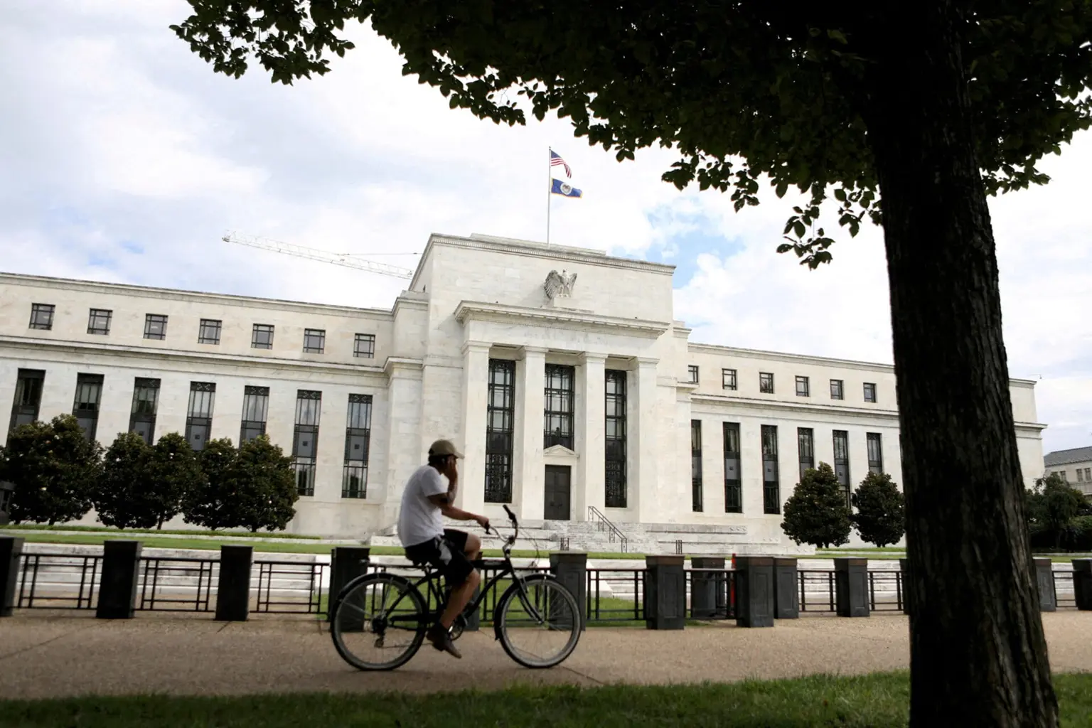Ο Κέβιν Γουόρς μεγάλο φαβορί για τη Fed – Συναντήθηκε με τον Τραμπ, ανακοινώνεται σήμερα