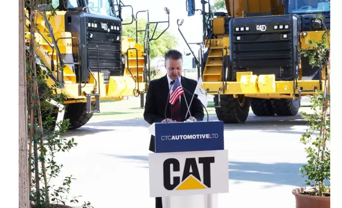 Δύο γιγαντιαία Caterpillar 775G στην Cyfield από την CTC Automotive Ltd