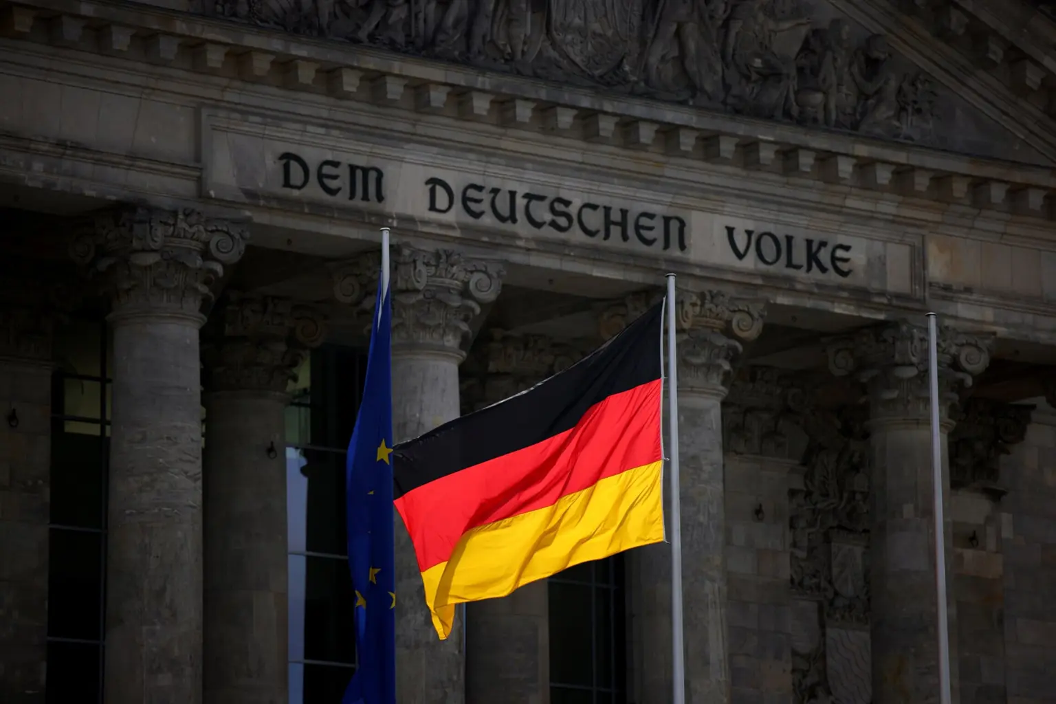 Γιατί η Bundesbank «πυροβολεί» τον καγκελάριο Μερτς