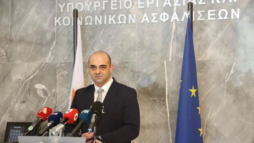 Υπ. Εργασίας: Προανήγγειλε διάταγμα για αύξηση στον κατώτατο πέραν της ΑΤΑ, τέλη Δεκεμβρίου