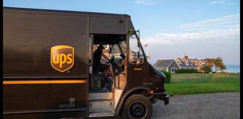 UPS: Κόβει 20 χιλ. θέσεις εργασίας μετά τη ρήξη με την Amazon