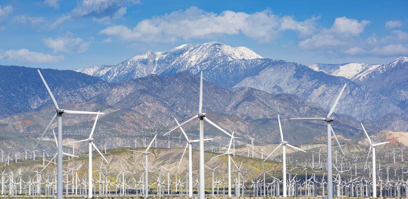 ΗΠΑ: Παρά τον «τυφώνα Τραμπ» σε ανοδική τροχιά οι ΑΠΕ