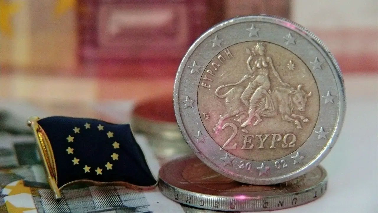 Πλήγμα για το ευρώ η άνοδος της ακροδεξιάς στην ΕΕ και οι εκλογές – σοκ στη Γαλλία
