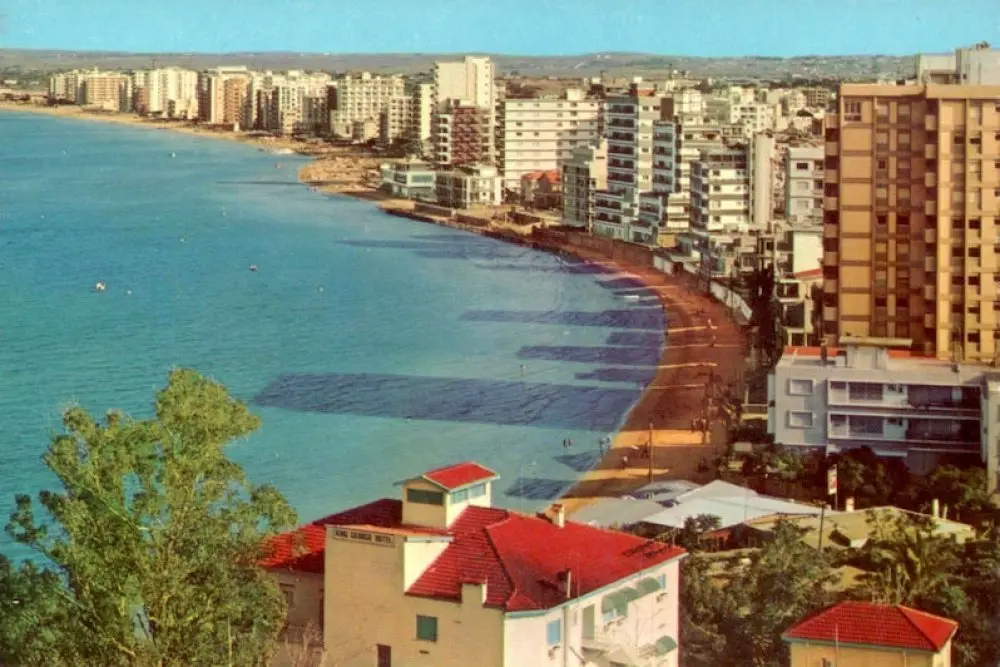 Ουστέλ: Θα δοθεί «άδεια» λειτουργίας ξενοδοχείων στο κλειστό Βαρώσι