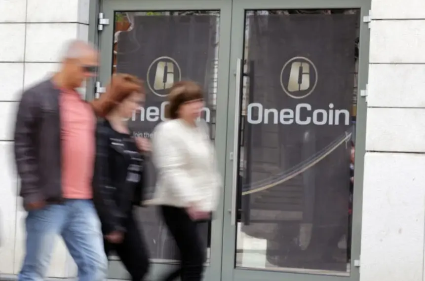 Η βασίλισσα των cryptos, το Ιόνιο και ο «Τάκης»