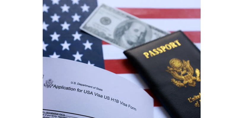 Βίζα εργασίας στις ΗΠΑ: «Πράσινο φως» από δικαστή για το τέλος $100.000 – Έντονες αντιδράσεις