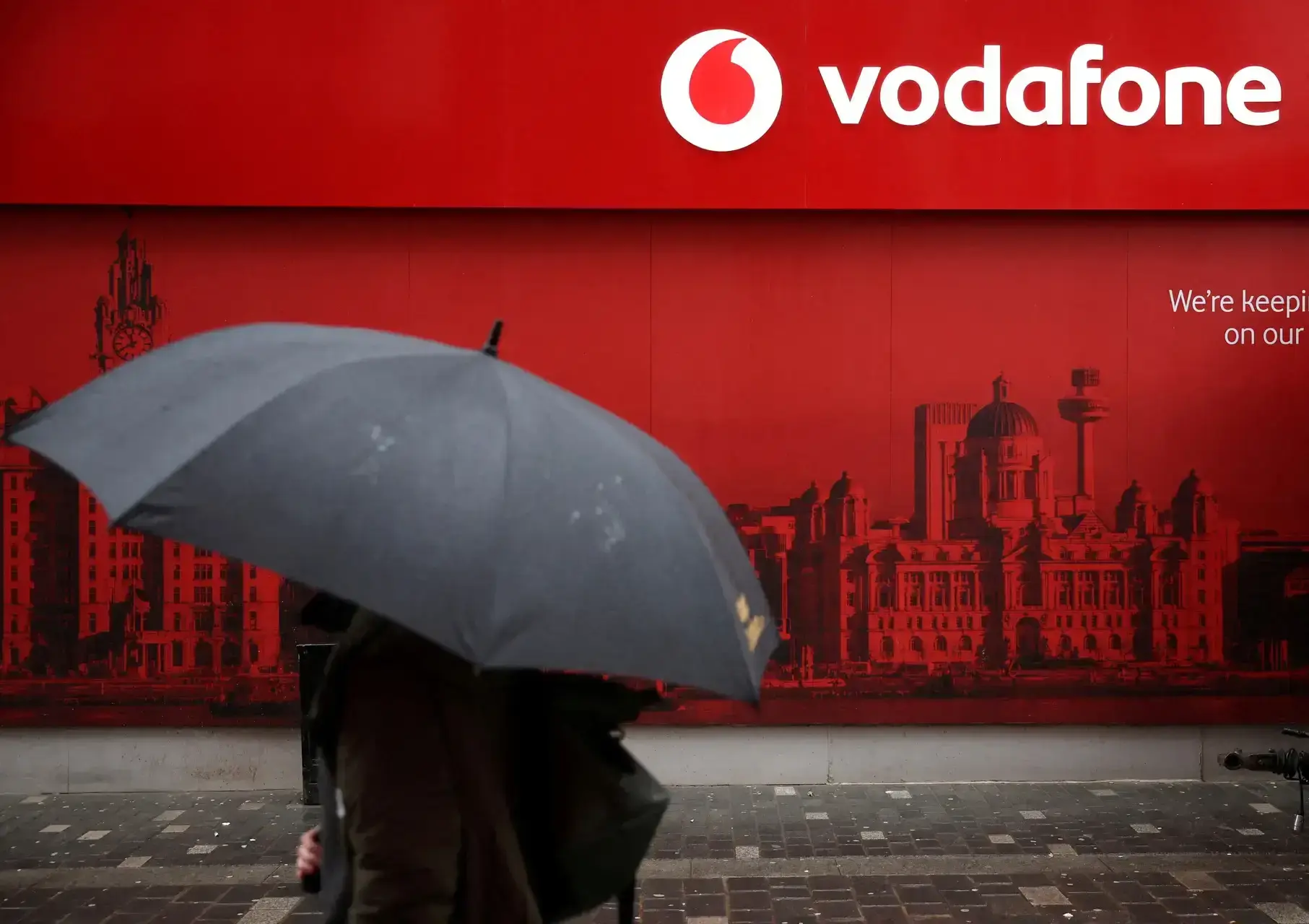 Vodafone: Αιφνιδιαστική αποχώρηση του CFO - Επηρέασε και τη μετοχή της εταιρείας