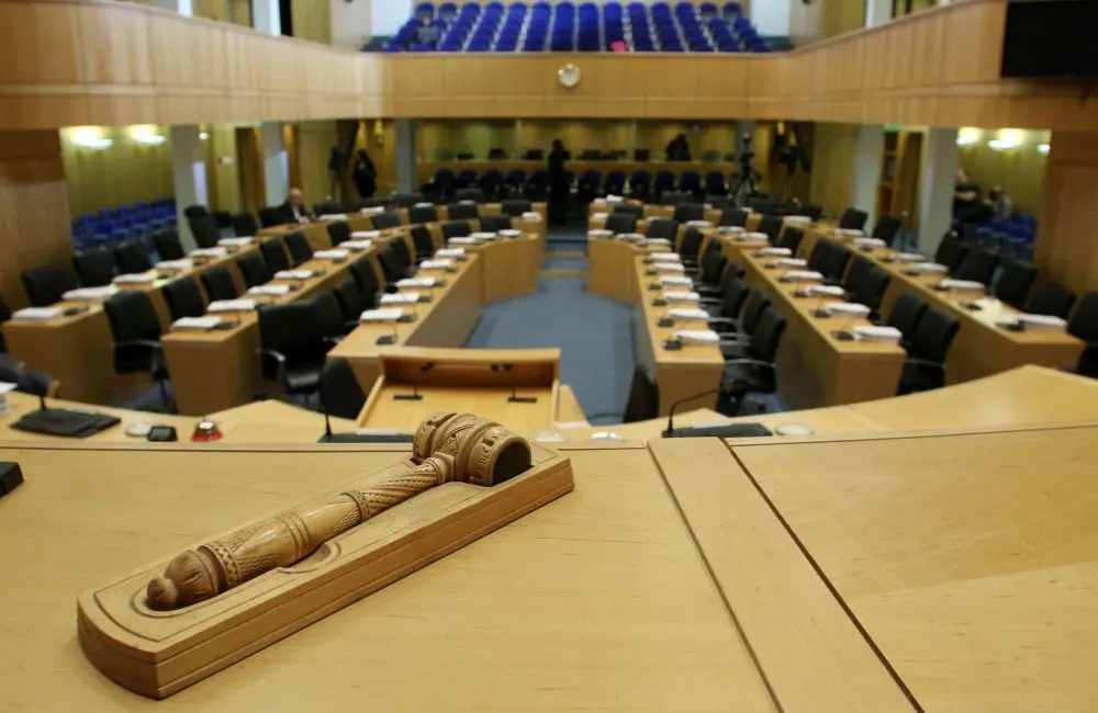 Σύσκεψη αρχηγών στη Βουλή για την 